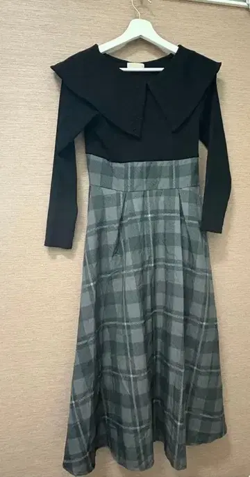 안미르 긴팔 체크 무늬 롱 원피스