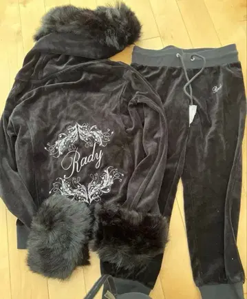 Rady 블랙 벨벳 셋업