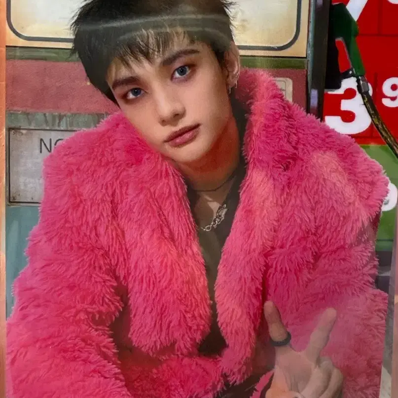 STRAY KIDS | 스트레이키즈 skz straykids hyunjin doit pop up qr