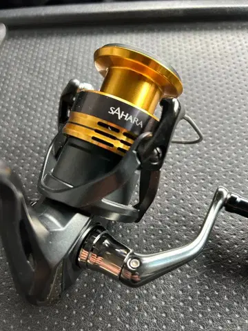 SAHARA c3000HG 스피닝 릴 블랙/골드
