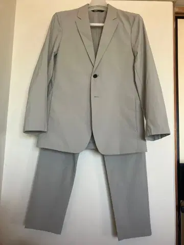 UNIQLO x Theory 그레이 테일러드 자켓 셋업 (남성용)