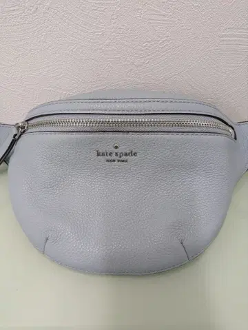 케이트 스페이드 바디백 라이트 그레이