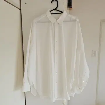 화이트 긴팔 셔츠 프리 사이즈