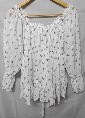 GELATO PIQUE 플라워 프린트 오프숄더 블라우스