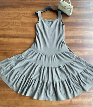 새상품급 폭시 티어드 니트 원피스 카키 브라운 40