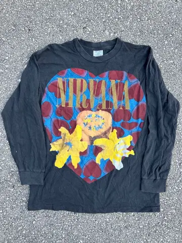 NIRVANA 하트형 그래픽 롱 tee 하트 쉐이프드 박스