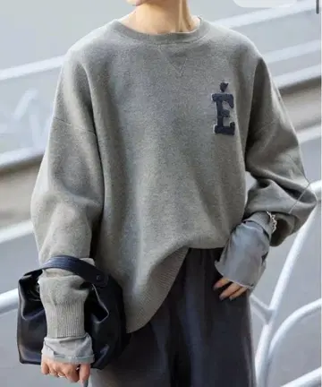 [ SLOBE IENA ] 사가 자수 맨투맨 라이크 니트 그레이