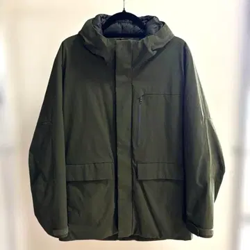 유니클로 하이브리드 다운 파카 M 카키 다운 자켓