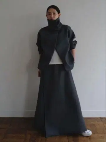 [컨디션 최상] 에트레토쿄 즉시 완판 본딩 랩스커트 M 사이즈 그레이