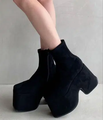 RESEXXY 통굽 스웨이드 숏부츠