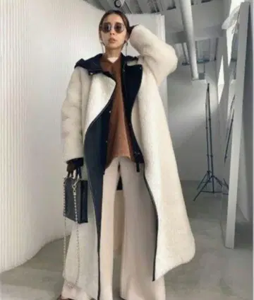 AMERI 보아 롱 코트 화이트 새상품급