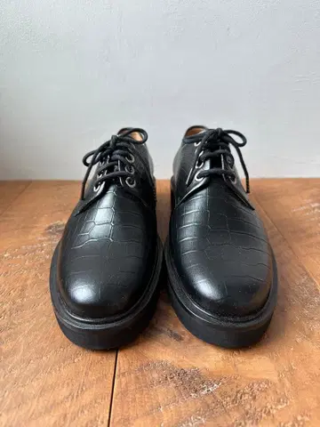 [미사용 새상품] A.P.C. 엠보 가죽 신발 블랙 39 레어 사이즈