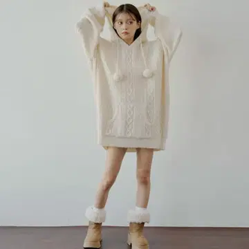 CHICO 아이보리 후드 부착 니트 원피스