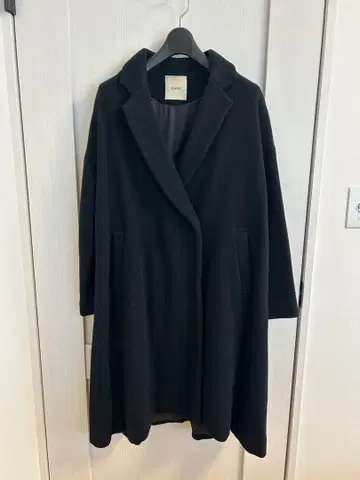 CLANE 블랙 롱 코트 사이드 포켓 포함