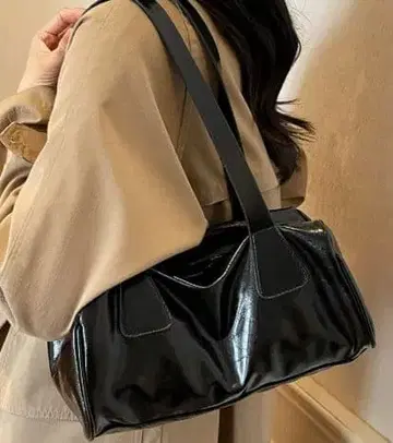 블랙 숄더백 중형