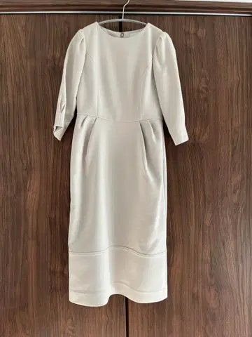 CELFORD 아이보리 포멀 무릎 기장 원피스