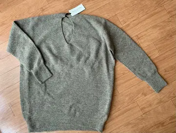 새상품 크로스앤크로스 울 니트 허그아워