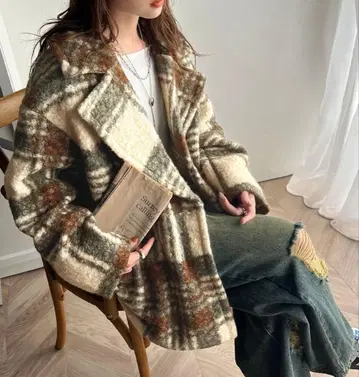 체크 무늬 보아 코트