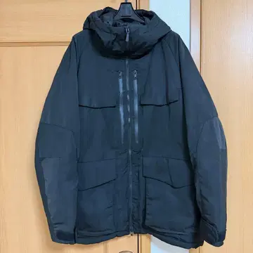 유니클로 x 화이트 마운티니어링 하이브리드 다운 후드티 블랙 XL 사이즈