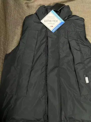 GORE-TEX INFINIUM 블랙 다운 베스트 M