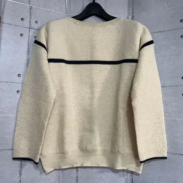 새상품급 팰리시 울 100% 니트