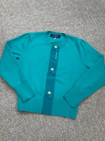 엠즈 그레이시 미사용에 가까운 하자품 가디건