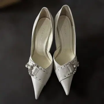 핑키&다이앤 화이트 펌프스 361/2 거의 미사용