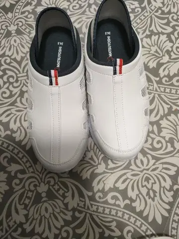 화이트 메쉬 슬립온 간호사용