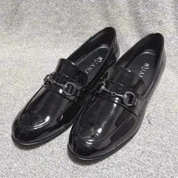 [컨디션 최상] DIANA 다이애나 플랫슈즈 비트 로퍼 에나멜