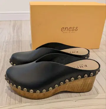 어반 리서치 eness 스터드 장식 사보 샌들 블랙 23~23.5cm