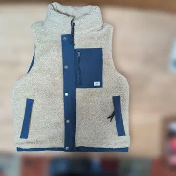 짐 마스터 플리스 소재의 캐주얼 리버서블 베스트