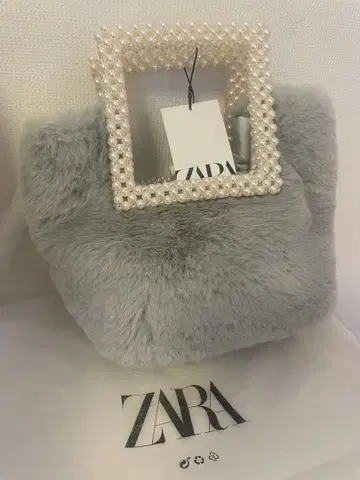 ZARA 그레이 퍼 핸드백