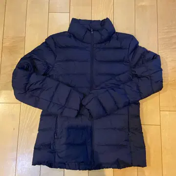UNIQLO 다운 자켓 M 사이즈 얇은 소재 경량