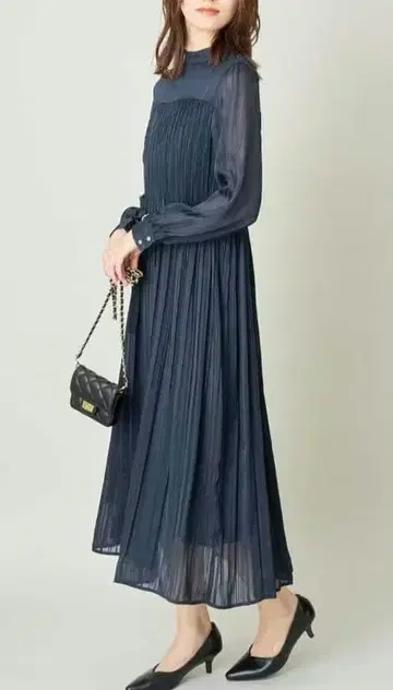 네이비 쉬폰 플리츠 맥시 드레스