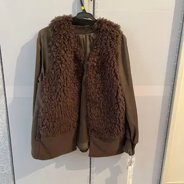 !스타일라비! 푸들 퍼 베스트 새상품급 새틴 블라우스 새상품 세트 판매!