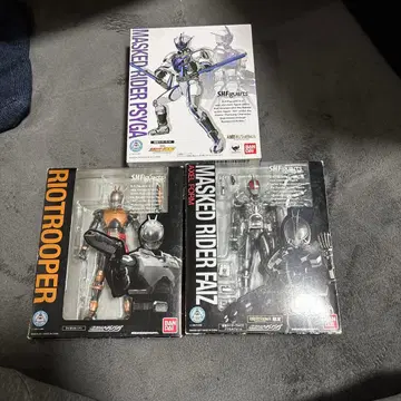 SH 피규아트 가면라이더 파이즈 3체 세트