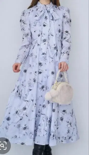 NOELA(노엘라) [15주년] 라인 플라워 보타이 원피스