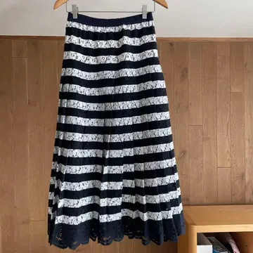 MUVEIL(뮤베일) 레이스 보더 스커트