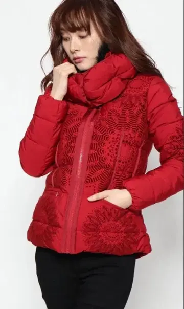 미사용 새상품 Desigual (데시구알) 다운 자켓 38 (M 사이즈)