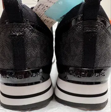 블랙스니커 통굽 밑창