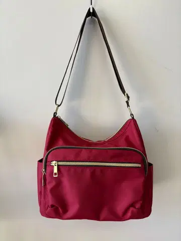 와인 레드 나일론 숄더백