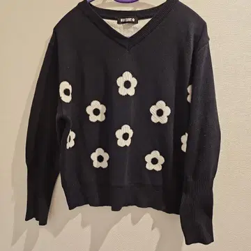 MARY QUANT 마리퀀트 니트 V넥 스웨터