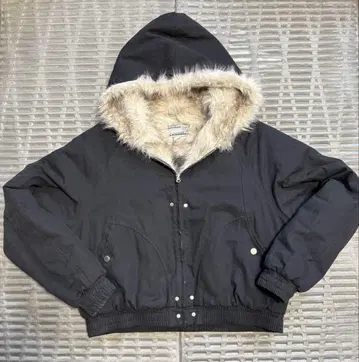 짧은 기장 퍼 자켓