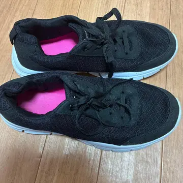 블랙 메쉬 스니커즈