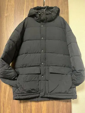 블랙 다운 자켓 후드 부착