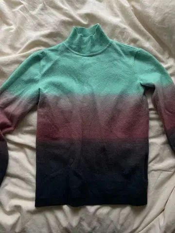 그라데이션 터틀넥 니트