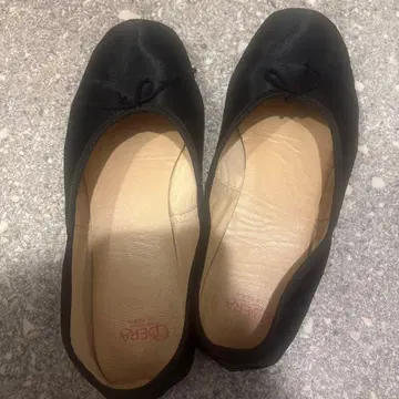 Opera 블랙 플랫슈즈