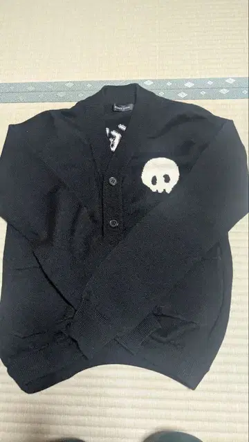 스컬 디자인 블랙 가디건