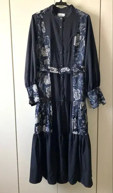 HARE 자카드 절개 원피스