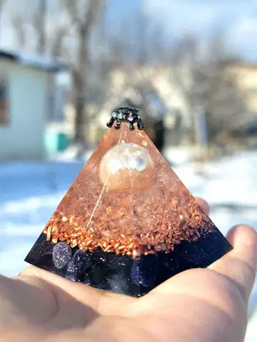 희망의 빛과 스트레스 완화 피라미드 오르가나이트